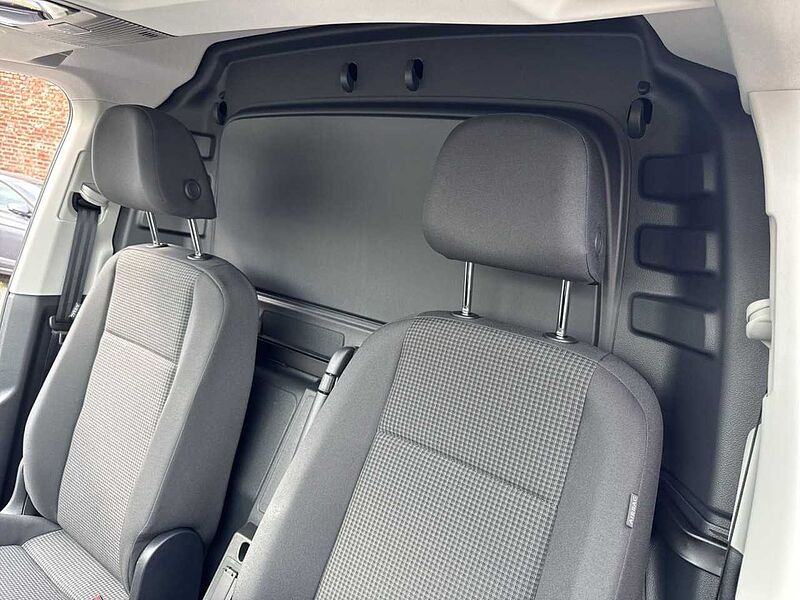 Volkswagen Caddy Cargo Maxi Motor: 2,0 l TDI EU6 SCR 90 kW Getriebe: 7-Gang-Doppelkupplungs