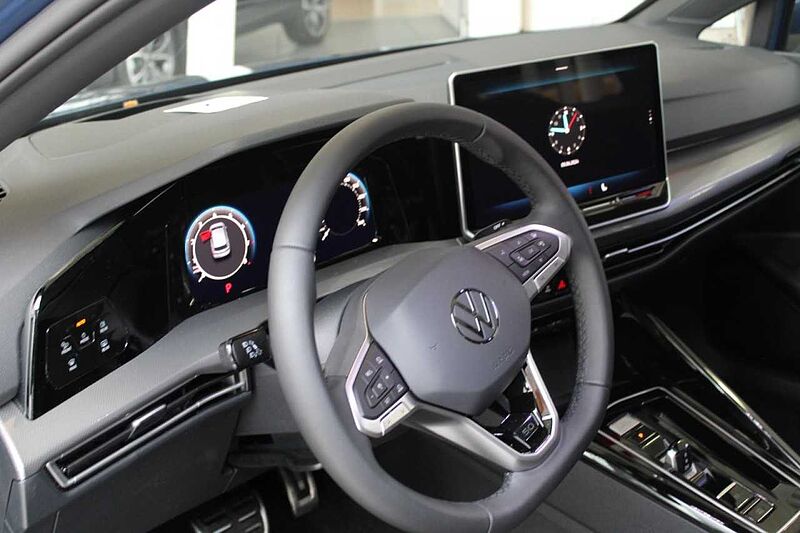 Volkswagen Golf VIII 1.5 l eTSI DSG EDITION 50*PANO*RFK*APP