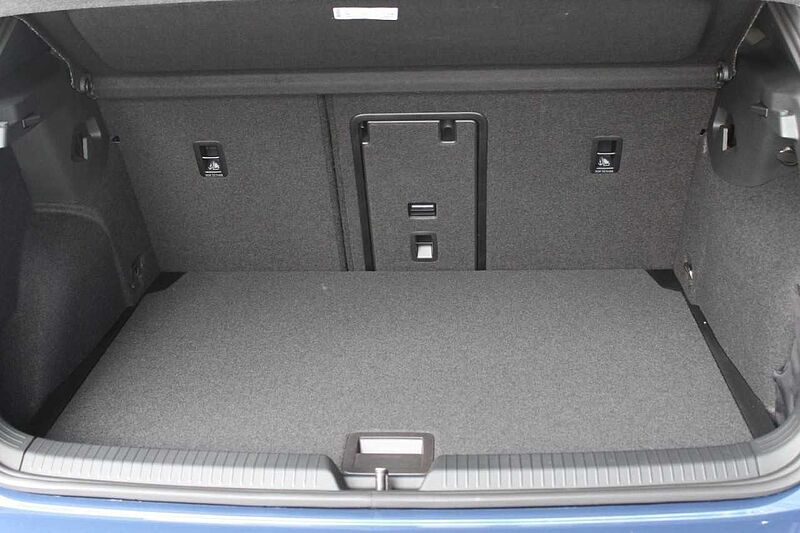 Volkswagen Golf VIII 1.5 l eTSI DSG EDITION 50*PANO*RFK*APP