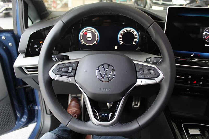 Volkswagen Golf VIII 1.5 l eTSI DSG EDITION 50*PANO*RFK*APP