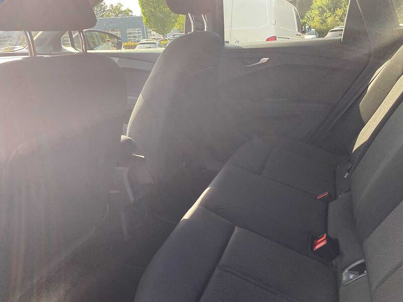 Audi Q4 35 etron Klima Navi Einparkhilfe e-tron