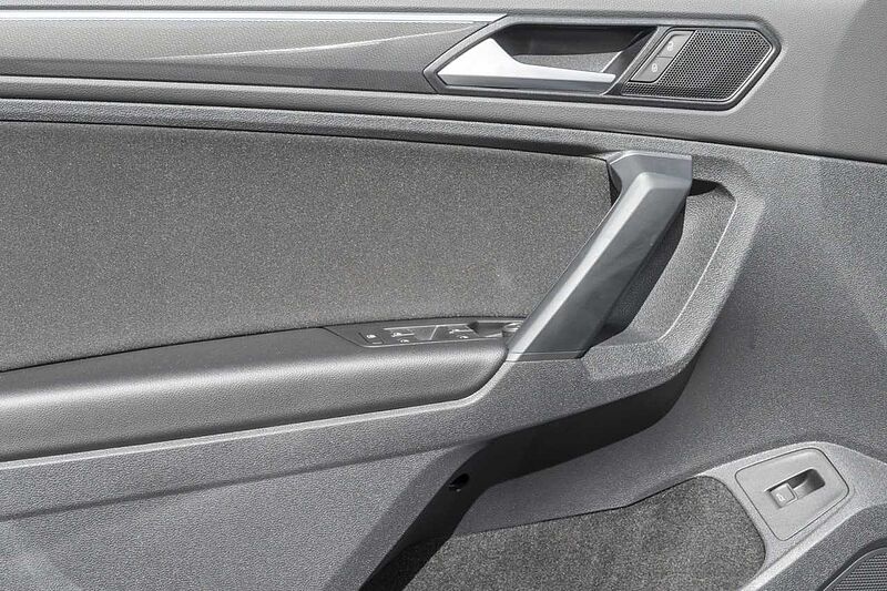 Volkswagen Tiguan 2.0 TSI Highl. / R-Line 4Motion DSG+ Panoramadach+Navi+Kamera+