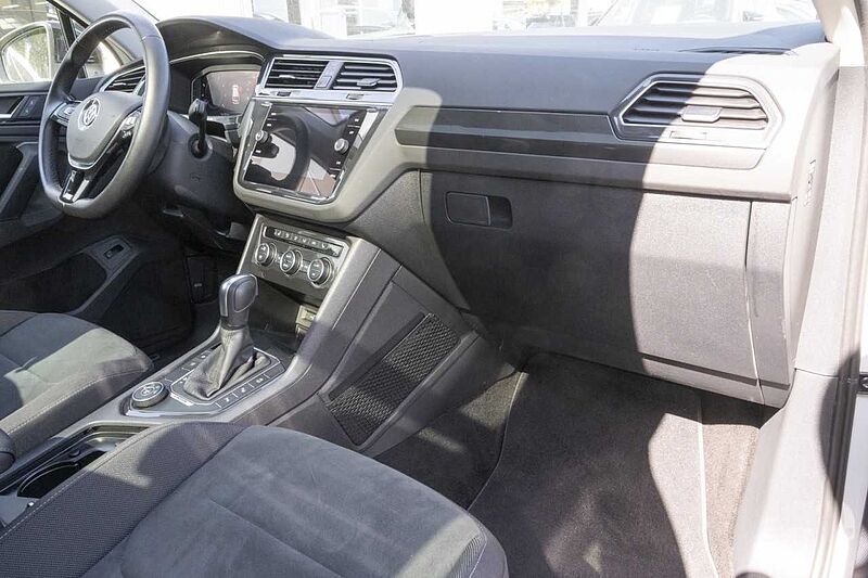 Volkswagen Tiguan 2.0 TSI Highl. / R-Line 4Motion DSG+ Panoramadach+Navi+Kamera+