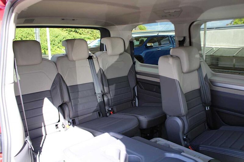 Volkswagen MULTIVAN 2.0 TDI DSG / LEDER / AHK / NAVI / VOLL Life ANDERE