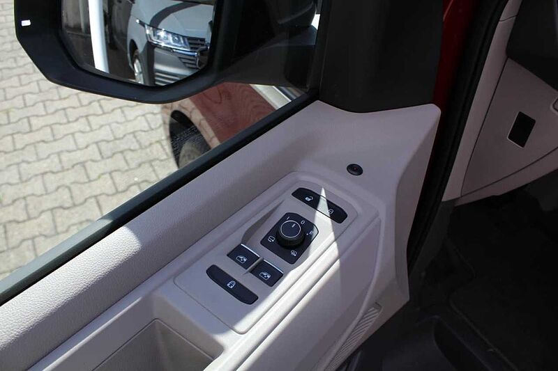 Volkswagen MULTIVAN 2.0 TDI DSG / LEDER / AHK / NAVI / VOLL Life ANDERE