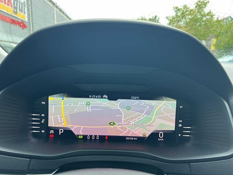 SKODA Karoq 1.5 TSI ACT Clever OPF *AHK *R. KAM Klima