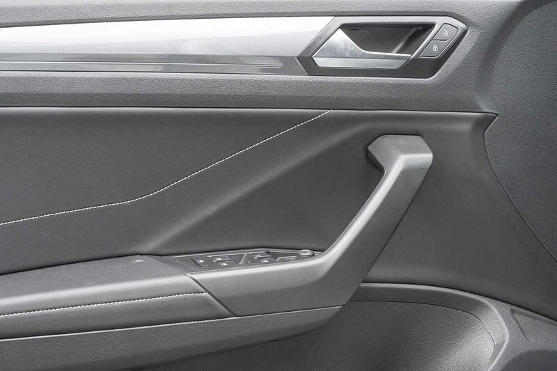 Volkswagen T-Roc 1.5 TSI Style DSG+AHK+Navi+LED Klima Navi