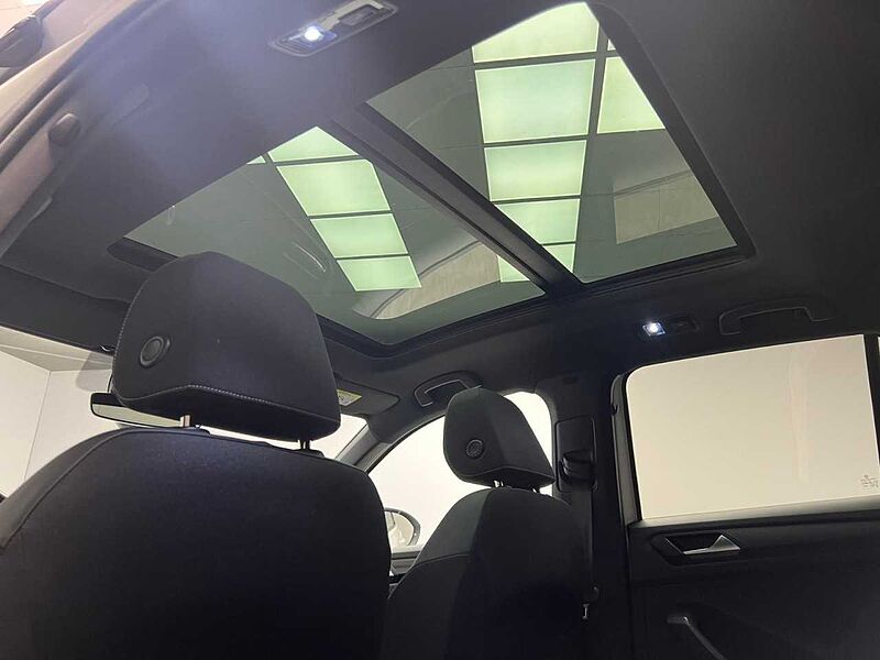 Volkswagen T-Roc 1.5 TSI DSG Style Panorama Klima Navi