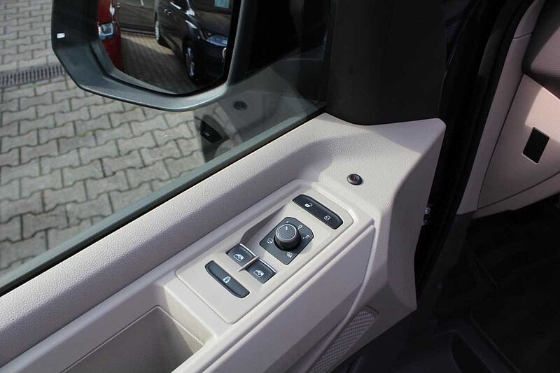 Volkswagen MULTIVAN 2.0 TDI DSG / AHK / NAVI / HEAD UP / LEDER Life Up!