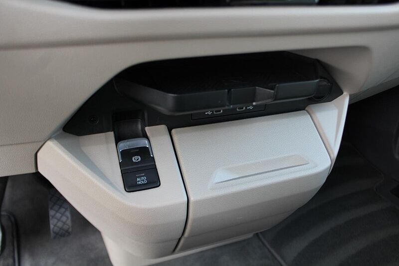 Volkswagen MULTIVAN 2.0 TDI DSG / AHK / NAVI / HEAD UP / LEDER Life Up!