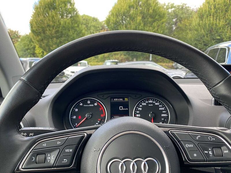 Audi Q2 35 TFSI S-Tronic*RFK*LED*AW-REIFEN*PDC*SHZ*