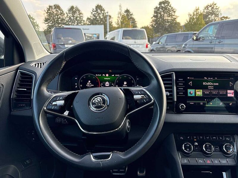 SKODA Karoq 2.0 TDI DSG Tour 4X4*AHK*MATRIX*DCC*ACC*RFK