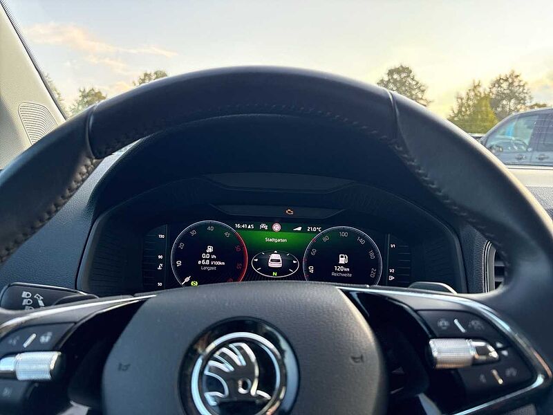 SKODA Karoq 2.0 TDI DSG Tour 4X4*AHK*MATRIX*DCC*ACC*RFK