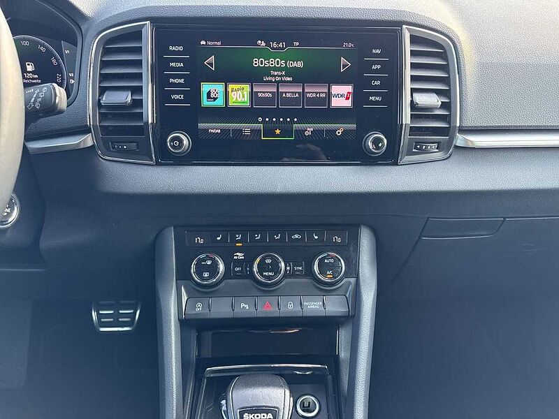 SKODA Karoq 2.0 TDI DSG Tour 4X4*AHK*MATRIX*DCC*ACC*RFK