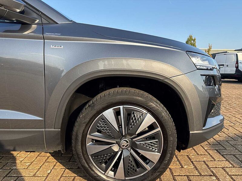 SKODA Karoq 2.0 TDI DSG Tour 4X4*AHK*MATRIX*DCC*ACC*RFK
