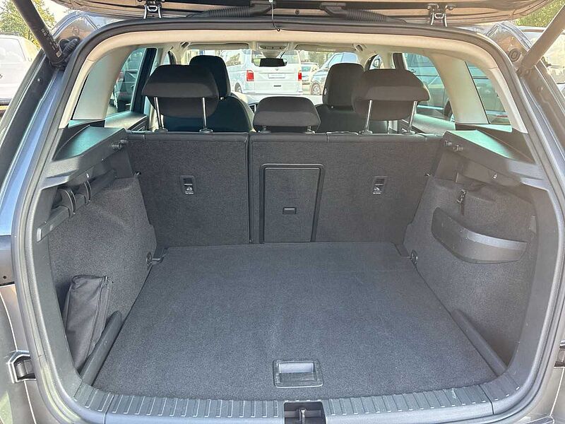 SKODA Karoq 2.0 TDI DSG Tour 4X4*AHK*MATRIX*DCC*ACC*RFK