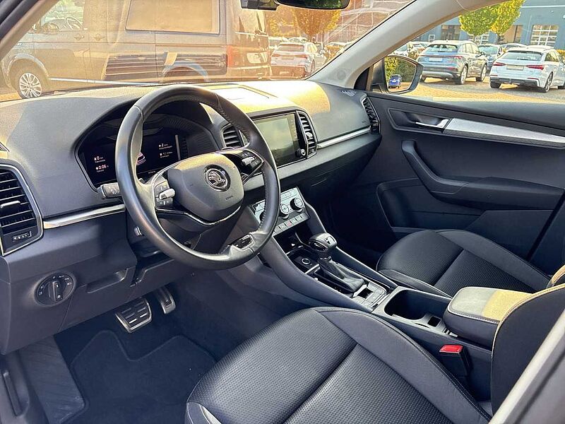 SKODA Karoq 2.0 TDI DSG Tour 4X4*AHK*MATRIX*DCC*ACC*RFK