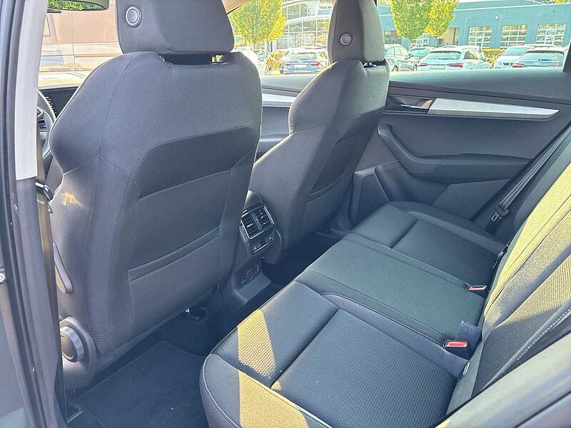 SKODA Karoq 2.0 TDI DSG Tour 4X4*AHK*MATRIX*DCC*ACC*RFK