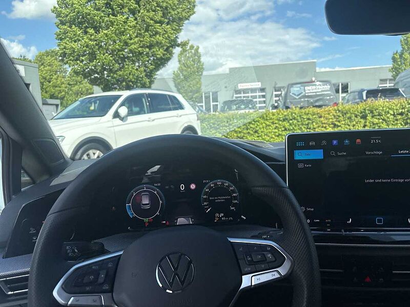 Volkswagen Golf VIII 2.0 TDI DSG R-Line*RFK*ACC*APP*MATRIX*