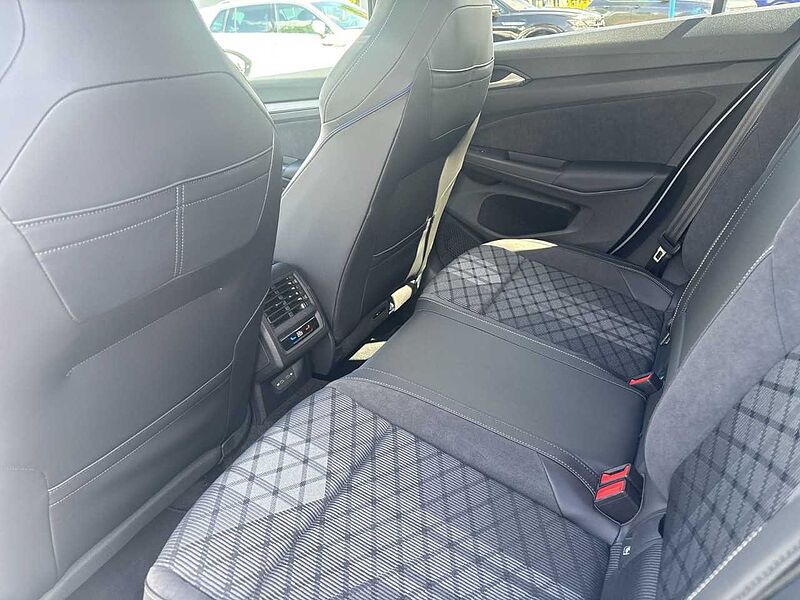 Volkswagen Golf VIII 2.0 TDI DSG R-Line*RFK*ACC*APP*MATRIX*