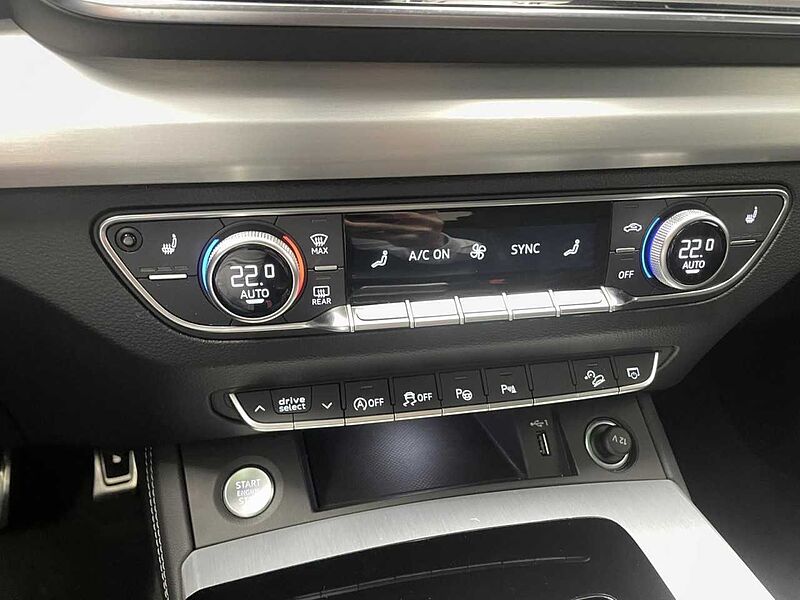 Audi Q5 40 TDI quattro S line RS Sitze + Panorama
