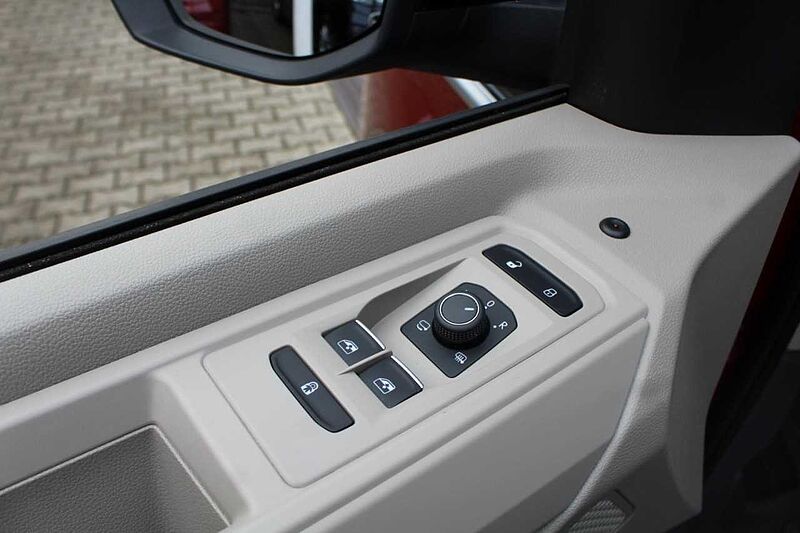 Volkswagen MULTIVAN LANG 2.0 TDI / DSG / AHK / LEDER / NAVI / ACC Life lang ANDERE