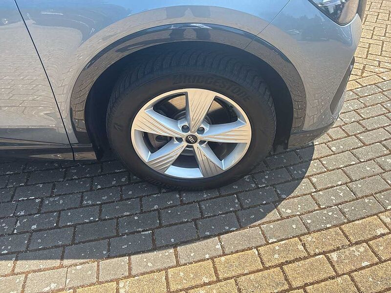 Audi Q4 40 e-tron*RFK*MMI*APS*ADVANCED*GRA*LED*19ZOLL*