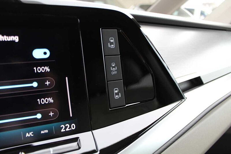 Volkswagen MULTIVAN LANG 2.0 TDI DSG / AHK / ACC / LEDER LIFE LANG ANDERE