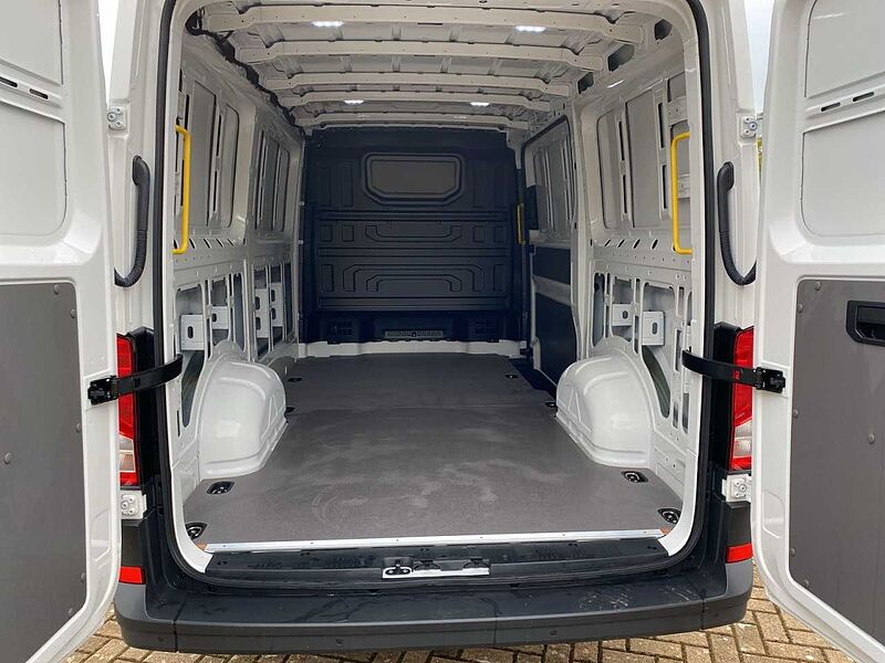 Volkswagen Crafter 35 Kasten Motor: 2,0 l TDI EU6-EA SCR 103 kW Getriebe: Frontantrieb 6-Ga