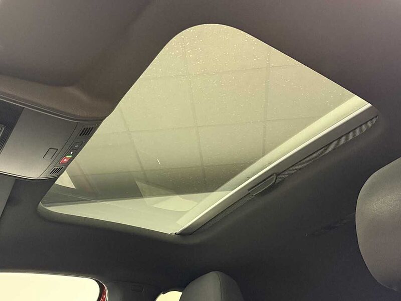 Volkswagen Taigo 1.5 TSI DSG R-Line Panorama Klima Navi