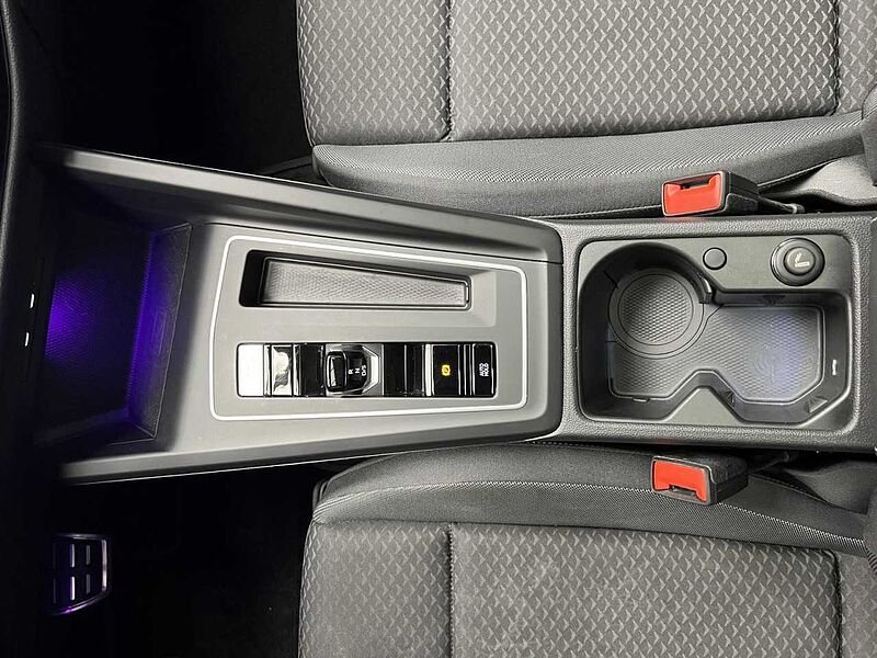 Volkswagen Golf VIII 2.0 TDI DSG Active Panorama Klima