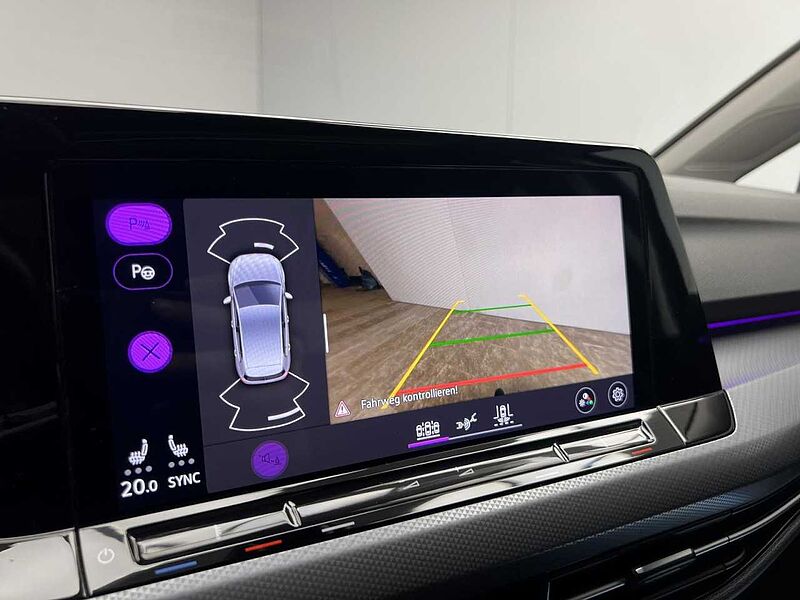 Volkswagen Golf VIII 2.0 TDI DSG Active Panorama Klima