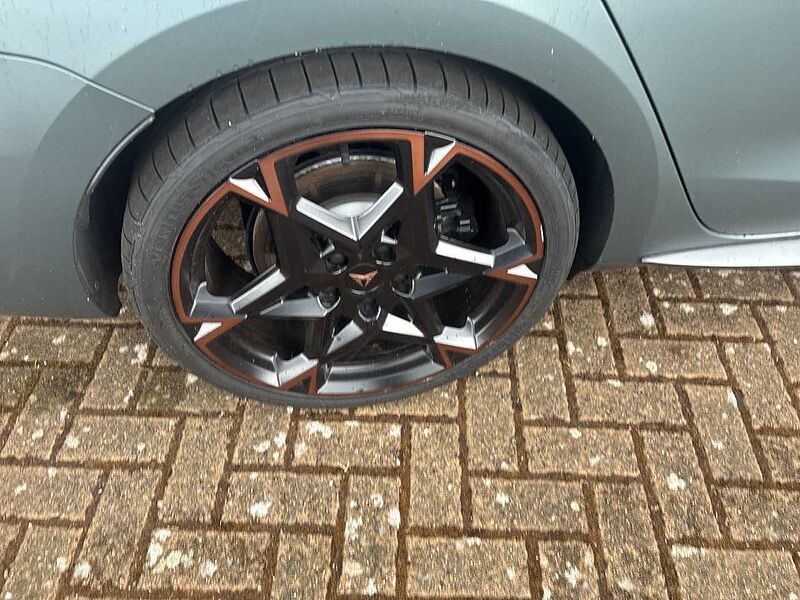 CUPRA LEON SPORTSTOURER VZ 1.5 e-HYBRID ACC+PANO+RFK+