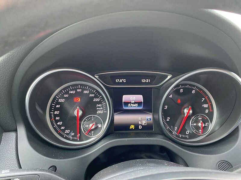Mercedes-Benz GLA 180 Urban *RFK*LED*NAVI*DAB*TEILLEDER*SHZG*