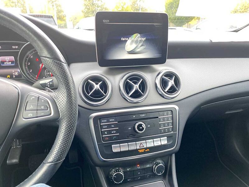 Mercedes-Benz GLA 180 Urban *RFK*LED*NAVI*DAB*TEILLEDER*SHZG*