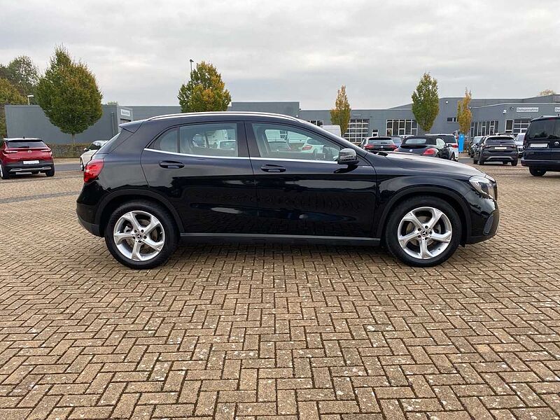Mercedes-Benz GLA 180 Urban *RFK*LED*NAVI*DAB*TEILLEDER*SHZG*