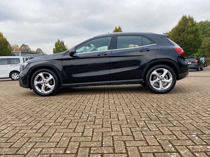 Mercedes-Benz GLA 180 Urban *RFK*LED*NAVI*DAB*TEILLEDER*SHZG*
