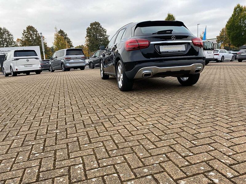 Mercedes-Benz GLA 180 Urban *RFK*LED*NAVI*DAB*TEILLEDER*SHZG*