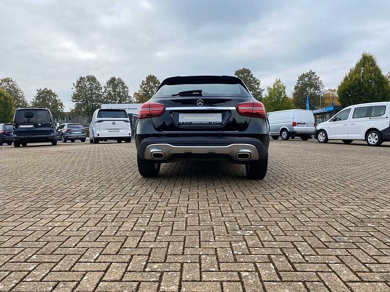 Mercedes-Benz GLA 180 Urban *RFK*LED*NAVI*DAB*TEILLEDER*SHZG*