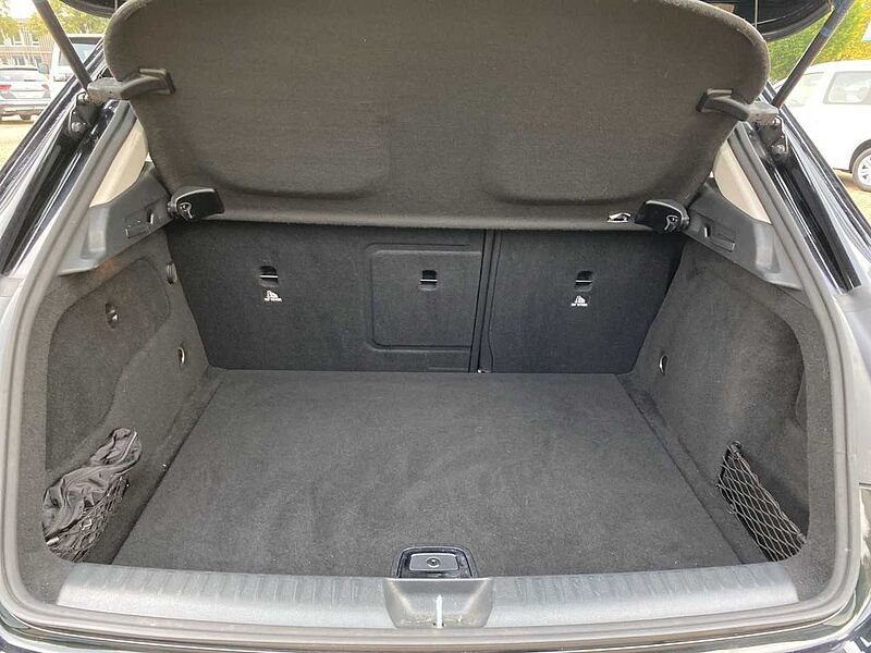 Mercedes-Benz GLA 180 Urban *RFK*LED*NAVI*DAB*TEILLEDER*SHZG*