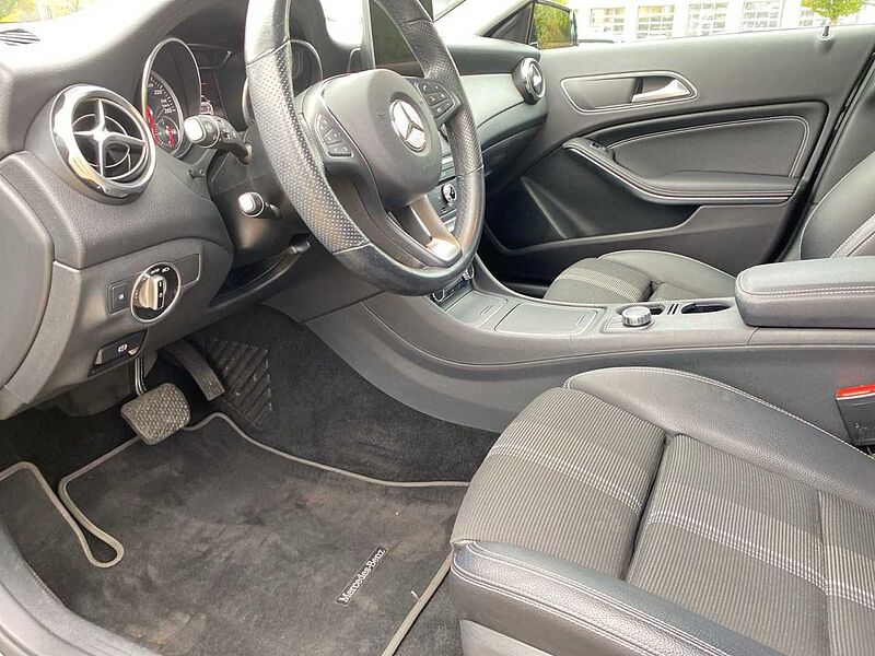 Mercedes-Benz GLA 180 Urban *RFK*LED*NAVI*DAB*TEILLEDER*SHZG*