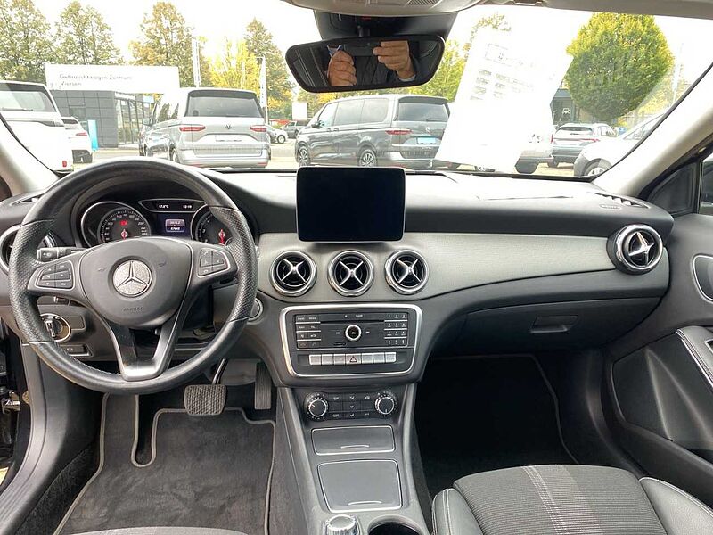 Mercedes-Benz GLA 180 Urban *RFK*LED*NAVI*DAB*TEILLEDER*SHZG*