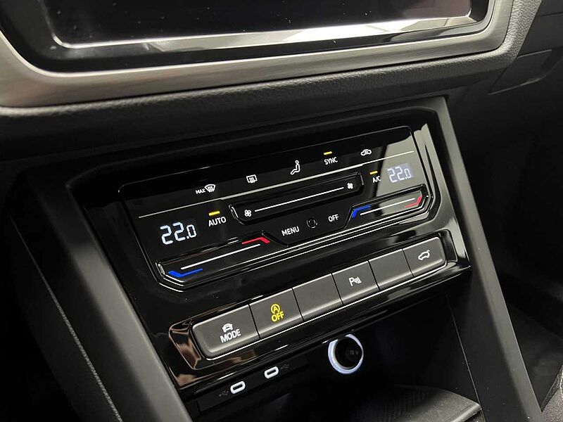 Volkswagen Touran 1.5 TSI DSG R-Line 7-Sitzer Klima