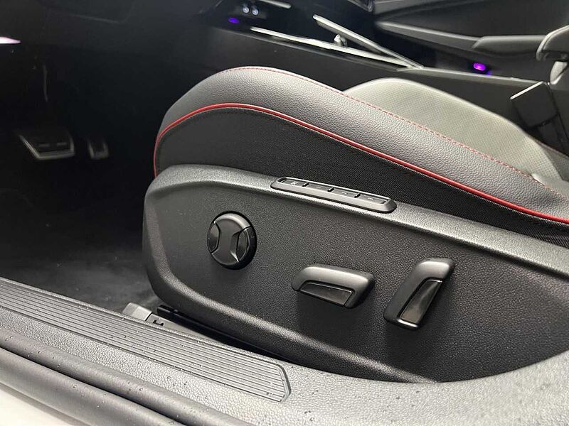 Volkswagen Golf VIII GTI Clubsport 2.0 TSI DSG Klima Navi