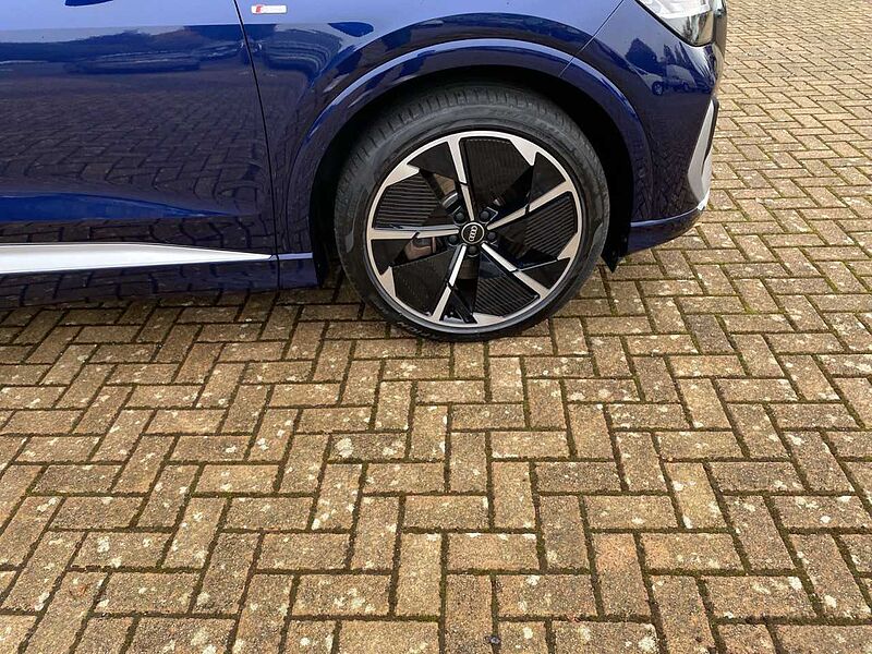Audi Q4 40 e-tron S-LINE*MATRIX*ACC*SONOS*RFK*21 ZOLL
