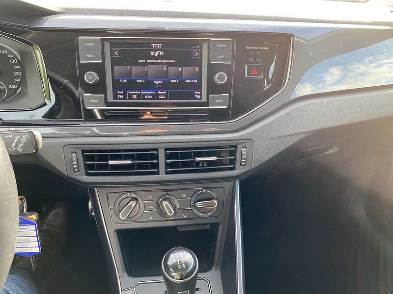 Volkswagen Polo 1.0 IQ. DRIVE*ACC*BLIND SPOT*GRA*BT*USB*SHZG*