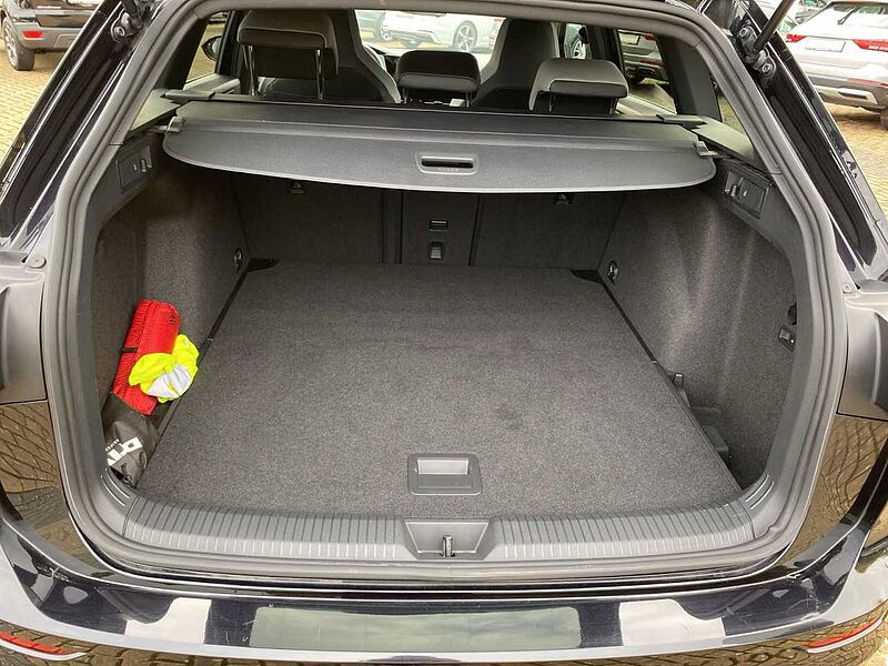 Volkswagen Golf VIII 1.5 TSI R-Line Variant*AHK*RFK*LED+*APP