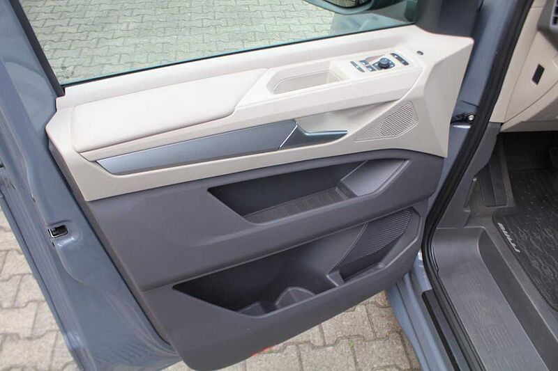 Volkswagen MULTIVAN 2.0 TDI DSG / NAVI / KAMERA / CLIMATRONIC ANDERE