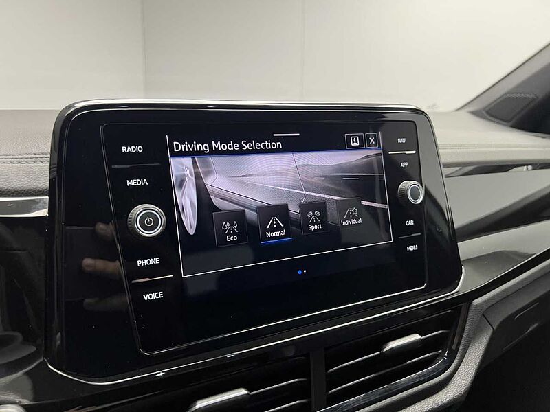 Volkswagen T-Roc 1.5 TSI DSG R-Line Klima Navi