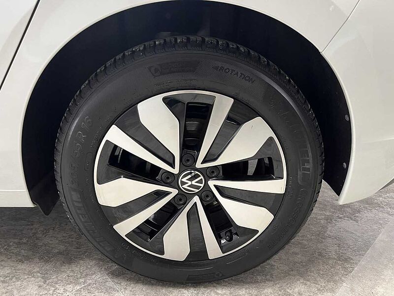 Volkswagen Golf VIII 2.0 TDI DSG GOAL 2,49% Klima Navi